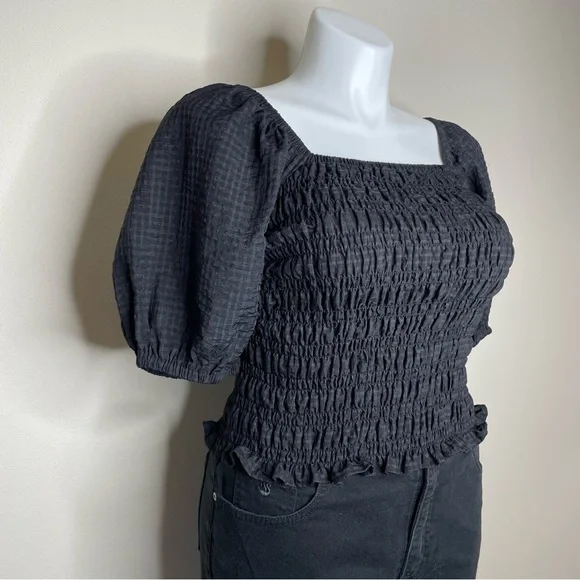 Old Navy Black Smocked Puff Sleeved On/Off Shoulder Peasant Blouse - Picture 4 of 8